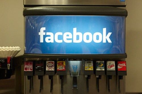 Foto Kantor Facebook dan Ruang Server Facebook