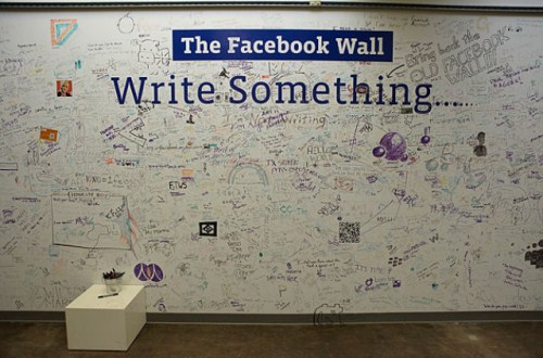 Foto Kantor Facebook dan Ruang Server Facebook